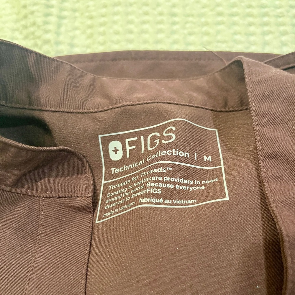 Figs Dark Brown scrub set - Picture 2 of 4